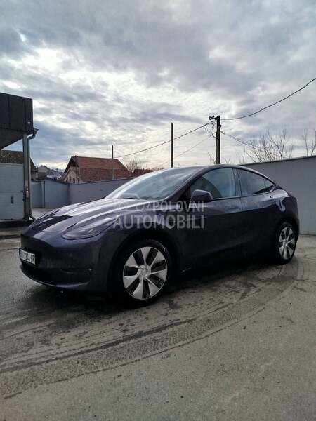 Tesla Model Y LongRangeDualmotor