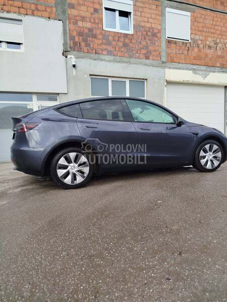 Tesla Model Y LongRangeDualmotor