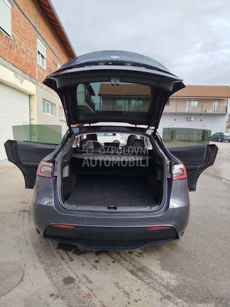 Tesla Model Y LongRangeDualmotor