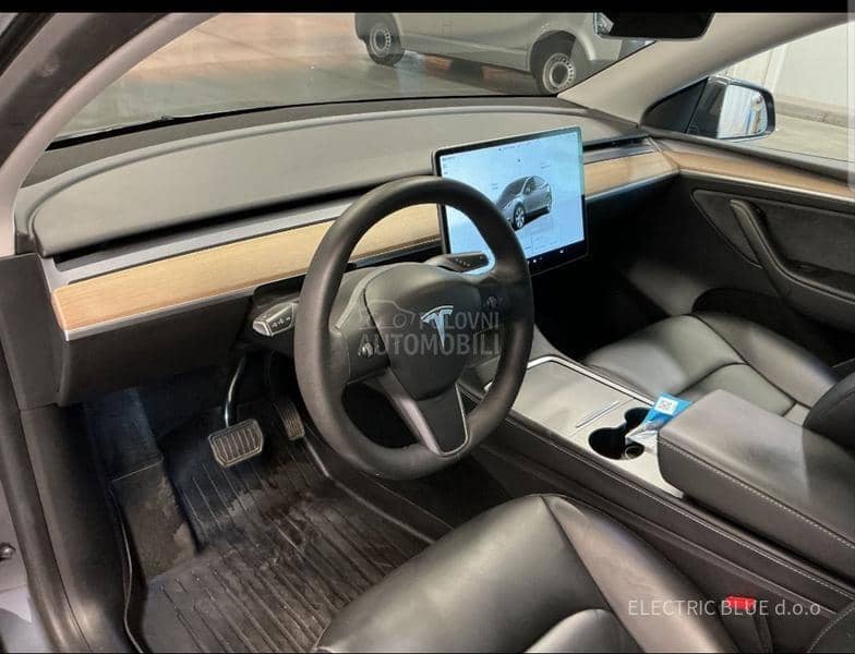 Tesla Model Y LongRangeDualmotor