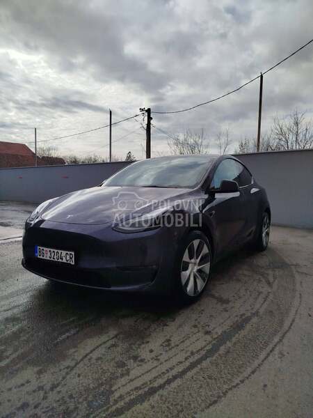 Tesla Model Y LongRangeDualmotor