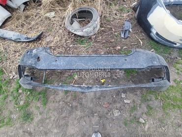 Branik sa manjim ostecenjem za Škoda Superb