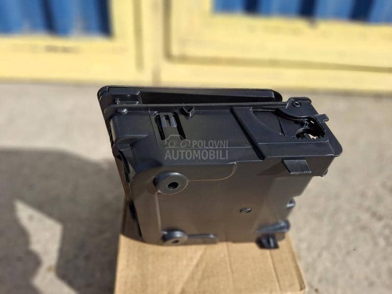 DRZAC ZA CASE ZA GOLF 6