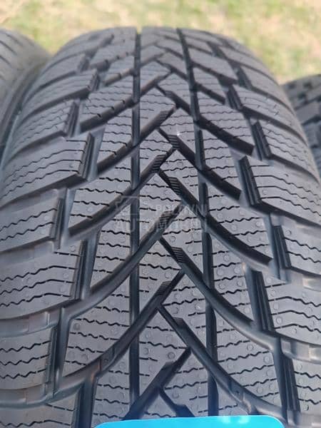Starmaxx 185/60 R15 Zimska