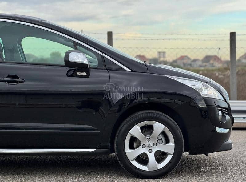 Peugeot 3008 1.6 eHDI // ALLURE