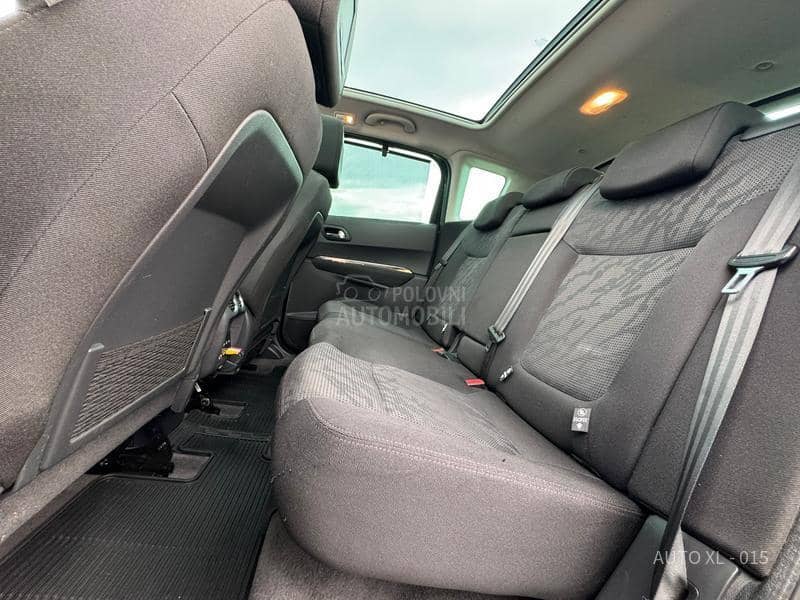 Peugeot 3008 1.6 eHDI // ALLURE