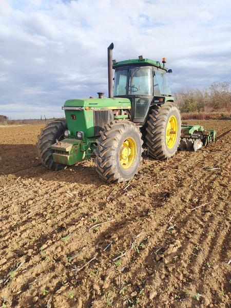 John Deere 4350