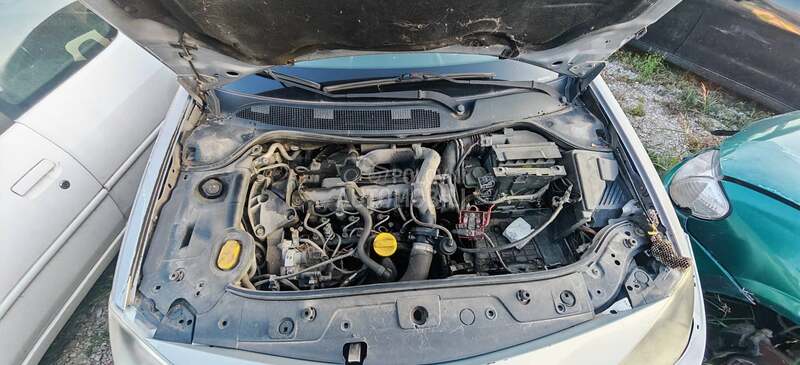 Renault Megane 1.9dci 2004. god. -  kompletan auto u delovima