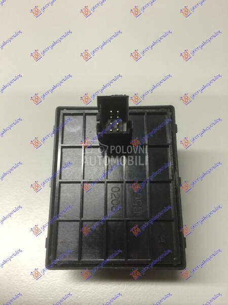 PREKIDAC U PREDNJIM VRATIMA (2