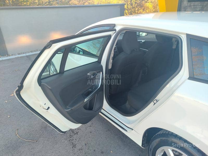 Volvo V60 120.k.m garant