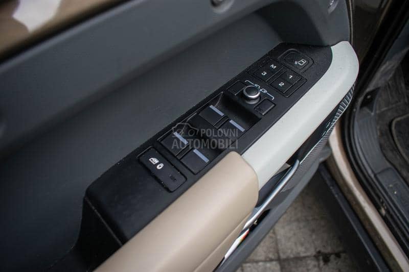 Land Rover Defender HSE 30D 300 Hybrid