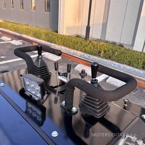 Cartiwell CW 460 Skid Loader