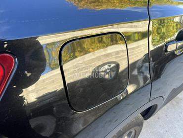 Poklopac rezervoara crni Z11G za Nissan Qashqai od 2006. do 2013. god.