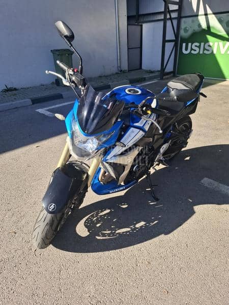 Suzuki GSR 750    A2
