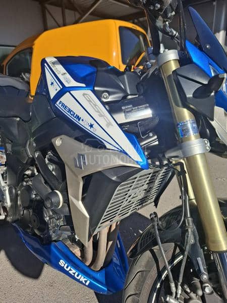 Suzuki GSR 750    A2