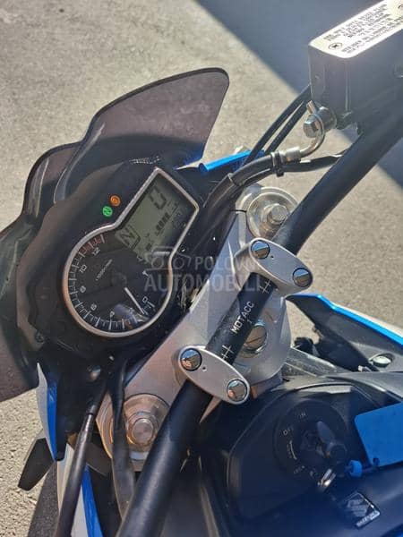 Suzuki GSR 750    A2