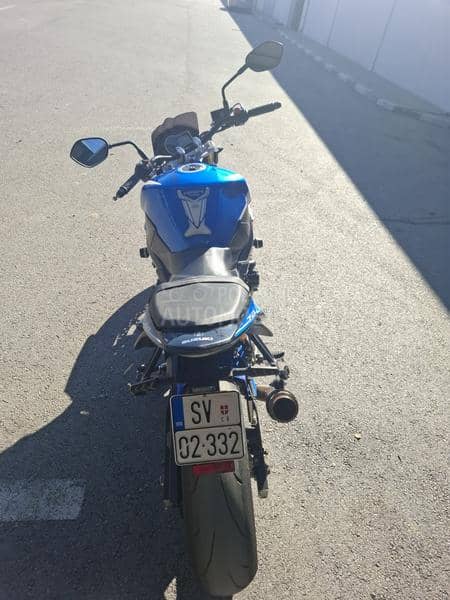 Suzuki GSR 750    A2