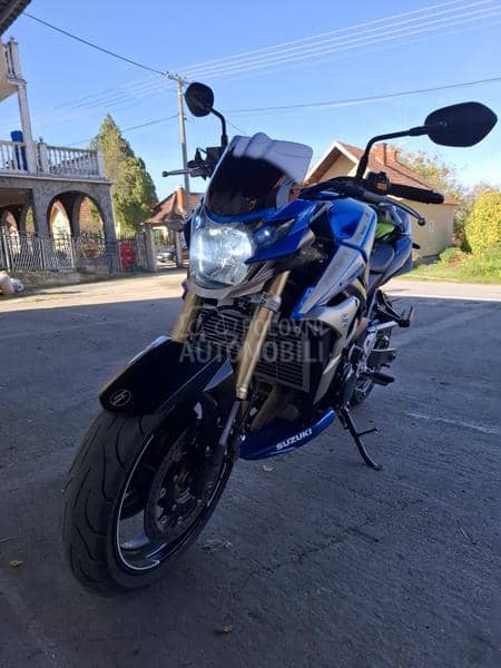 Suzuki GSR 750    A2
