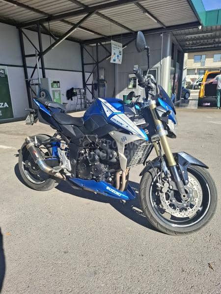 Suzuki GSR 750    A2