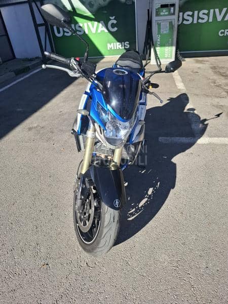 Suzuki GSR 750    A2