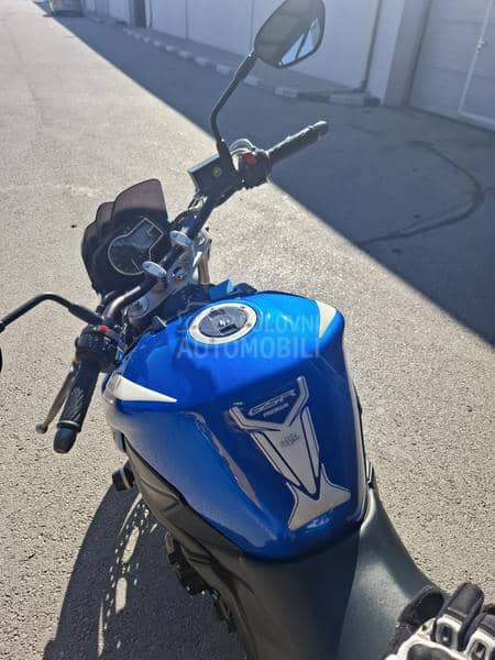 Suzuki GSR 750    A2