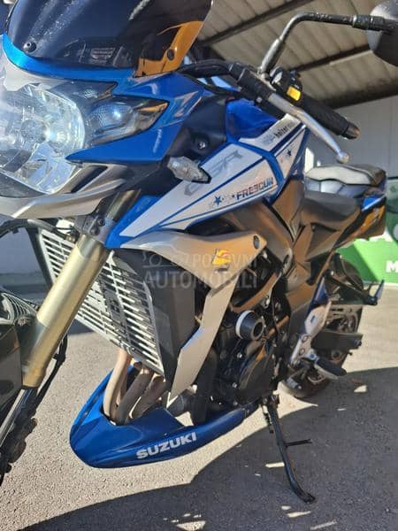 Suzuki GSR 750    A2