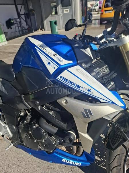 Suzuki GSR 750    A2