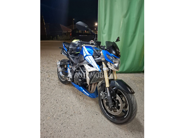 Suzuki GSR 750    A2