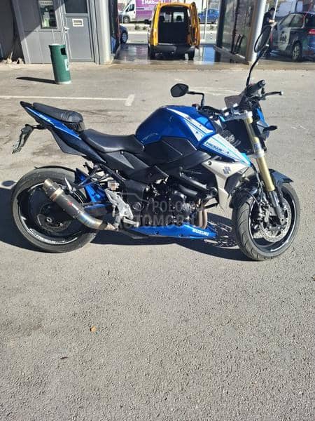 Suzuki GSR 750    A2