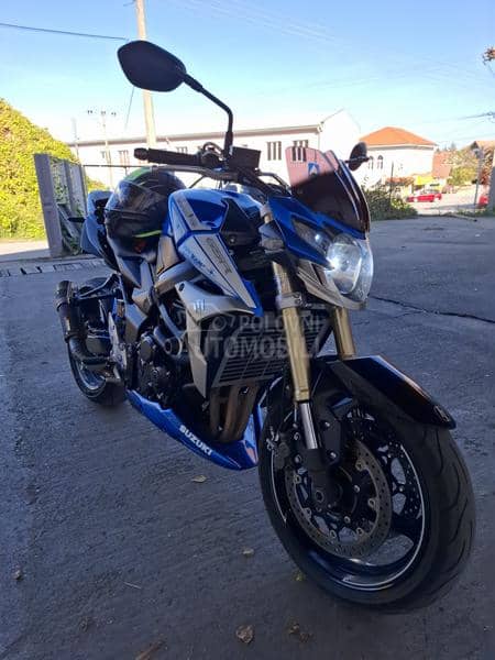 Suzuki GSR 750    A2