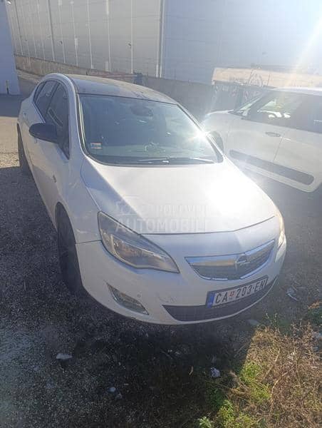 Opel Astra J 