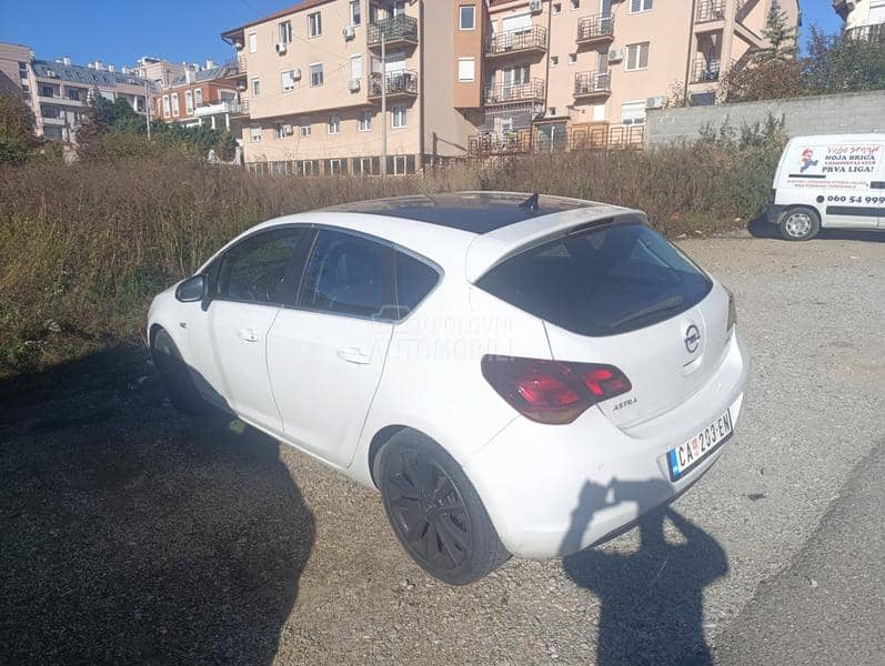 Opel Astra J 