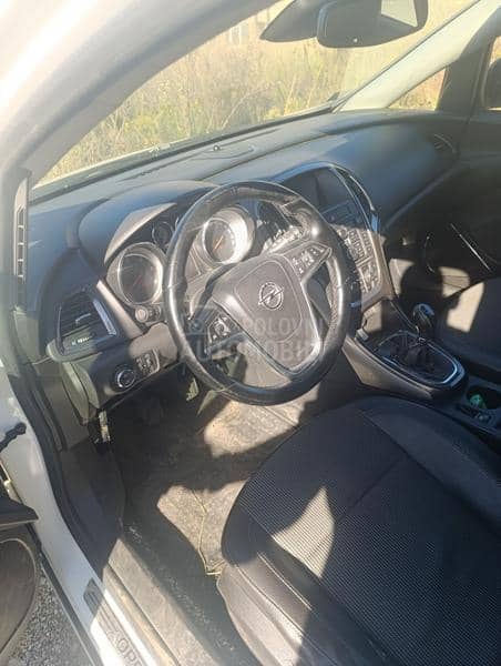 Opel Astra J 