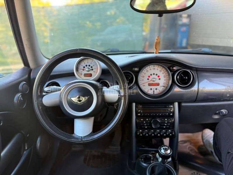 MINI Cooper 1.6