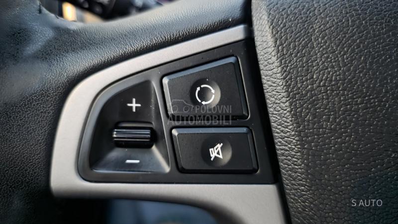 Hyundai i20 URAĐEN VELlKl SERVlS