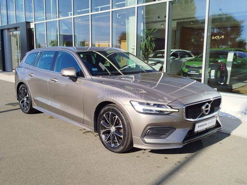 Volvo V60 2.0 D3 MOMENTUM A/T