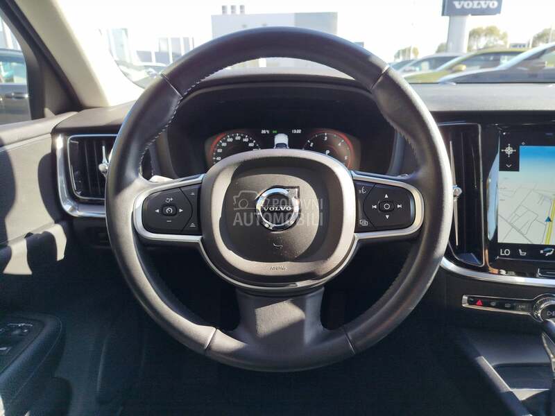 Volvo V60 2.0 D3 MOMENTUM A/T