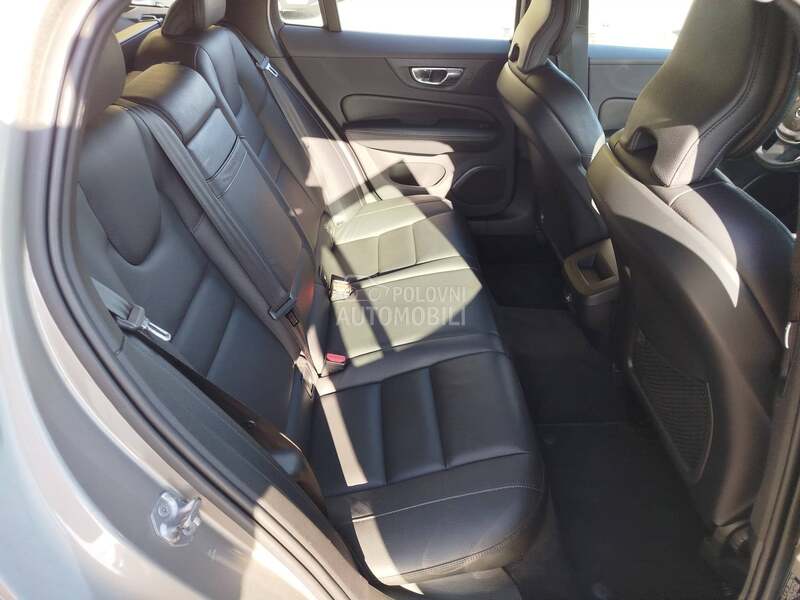 Volvo V60 2.0 D3 MOMENTUM A/T