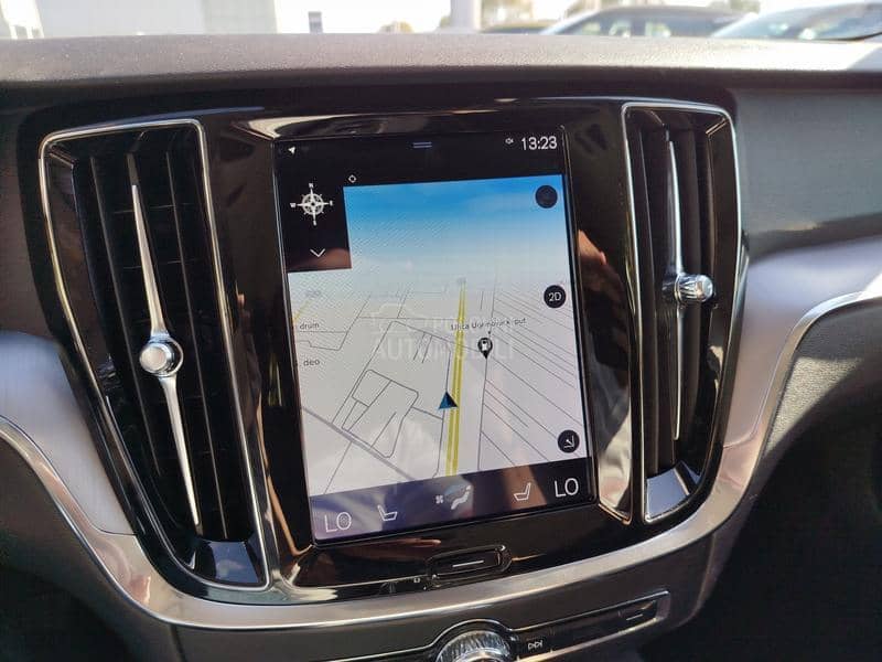 Volvo V60 2.0 D3 MOMENTUM A/T