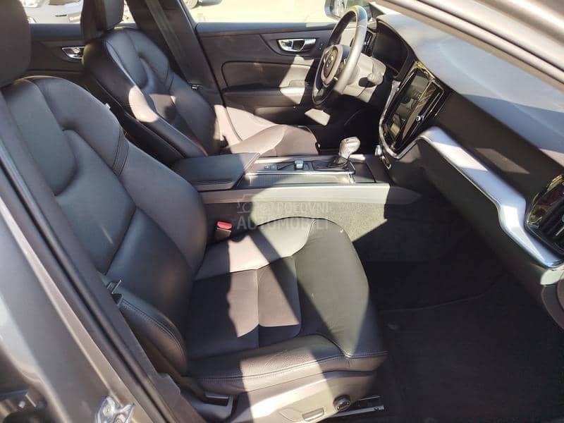 Volvo V60 2.0 D3 MOMENTUM A/T