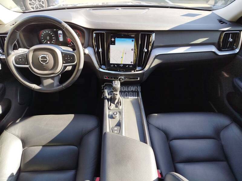 Volvo V60 2.0 D3 MOMENTUM A/T
