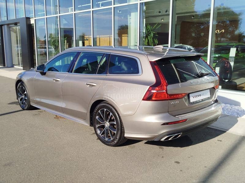 Volvo V60 2.0 D3 MOMENTUM A/T