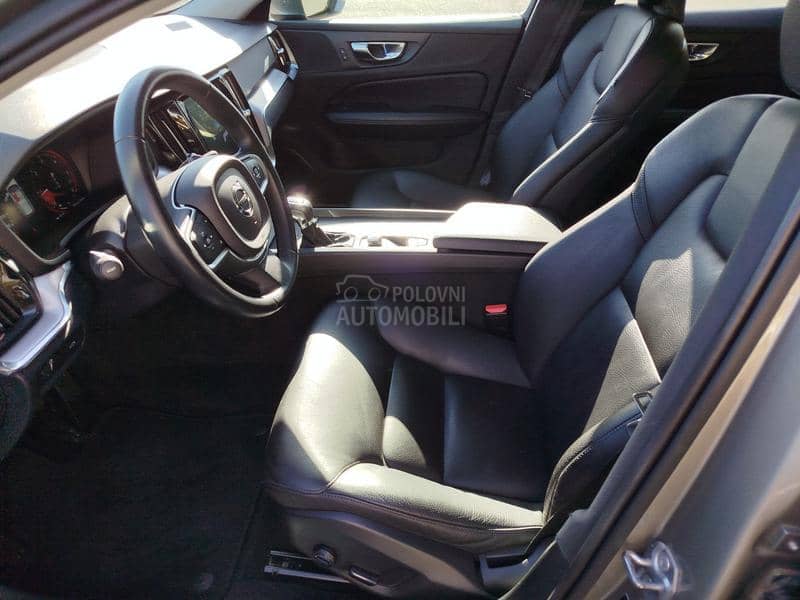 Volvo V60 2.0 D3 MOMENTUM A/T