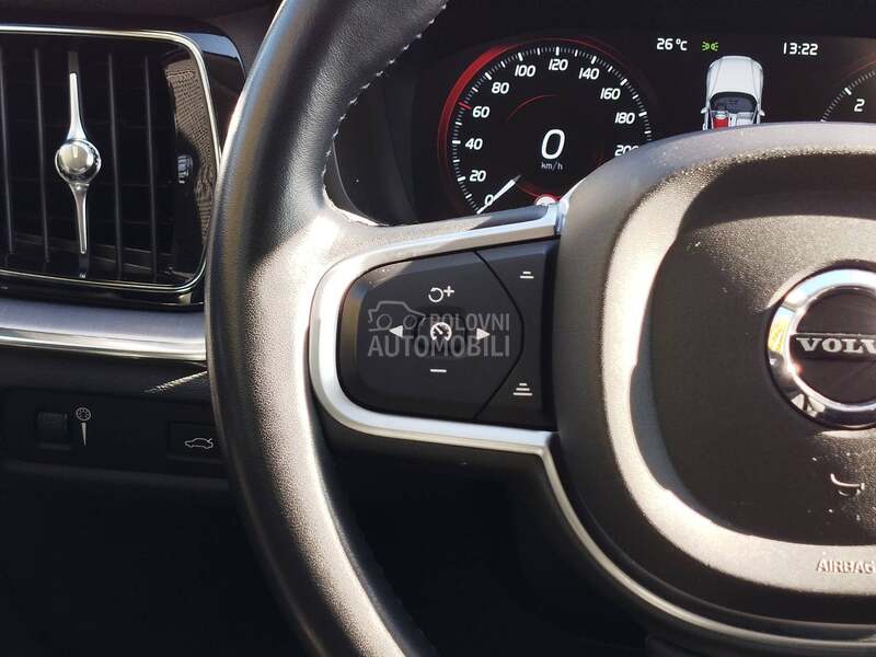 Volvo V60 2.0 D3 MOMENTUM A/T
