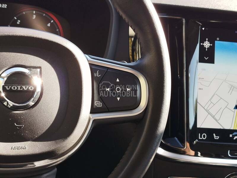 Volvo V60 2.0 D3 MOMENTUM A/T