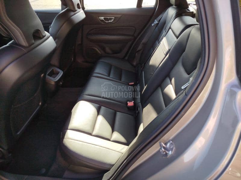Volvo V60 2.0 D3 MOMENTUM A/T
