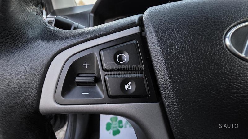 Hyundai i20 URAĐEN VELlKl SERVlS