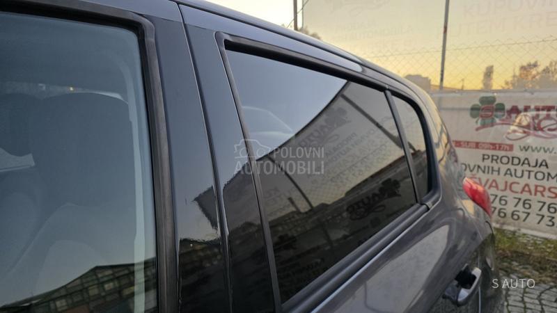 Hyundai i20 URAĐEN VELlKl SERVlS