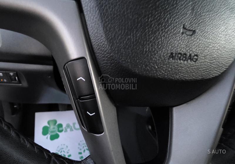 Hyundai i20 URAĐEN VELlKl SERVlS