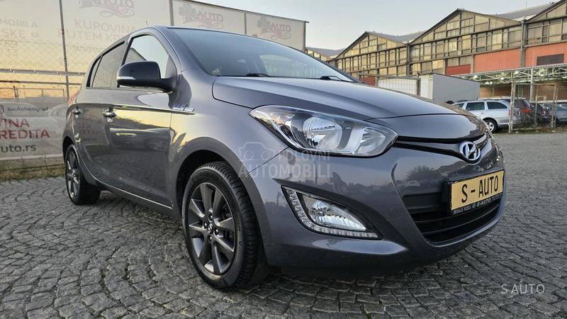 Hyundai i20 URAĐEN VELlKl SERVlS